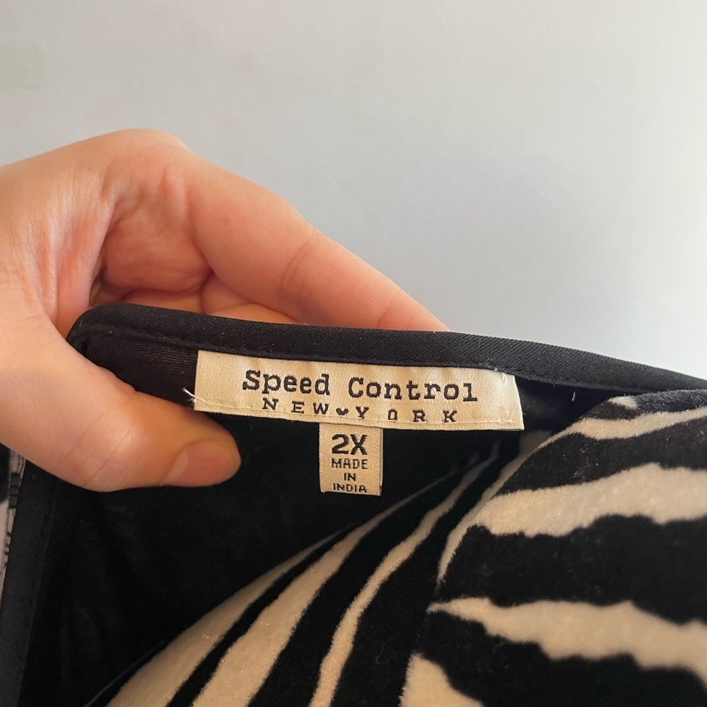 Speed Control New York Women’s Kimono Chiffon Dress Black and White Paisley - Picture 8 of 8